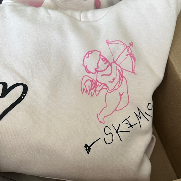 SOLD OUT - SKIMS Blush Pink Fleece Hoodie - Picture 5 of 5